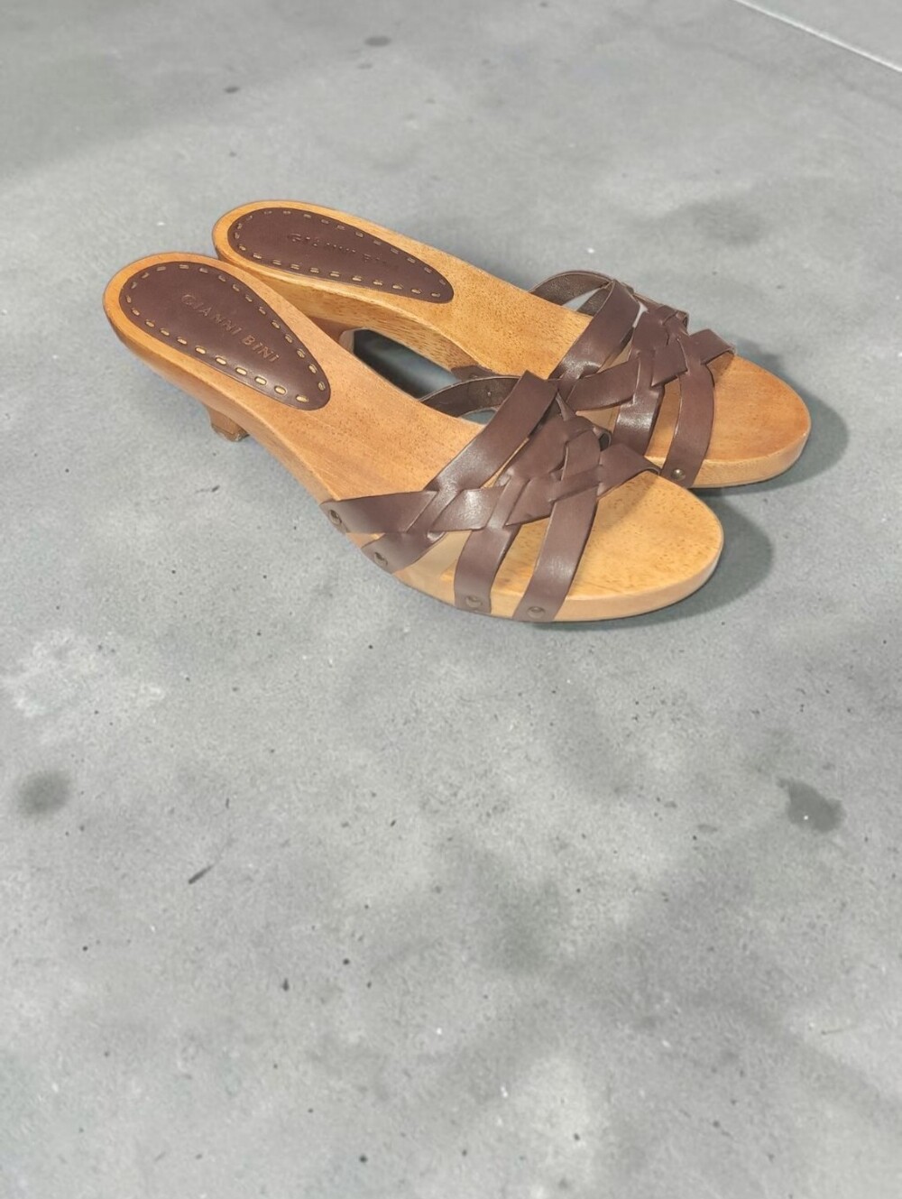 Women Vintage Leather Brown Clogs By Gianni Bini 10M.
